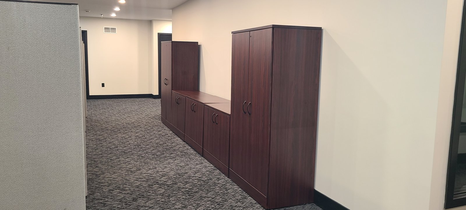 General shared workspace inside Suite 325